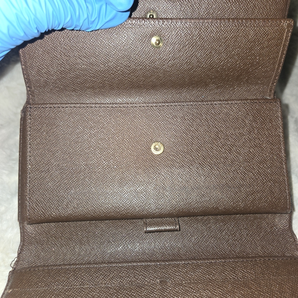 🤎 Louis Vuitton Damier Ebene Sarah Wallet 🤎 - Picture 10 of 14